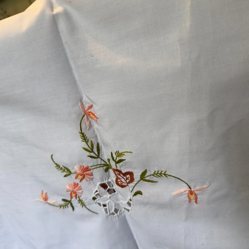 Vintage Tablecloth Floral Hand Embroidered Crochet Lace 116x66 Cottagecore
